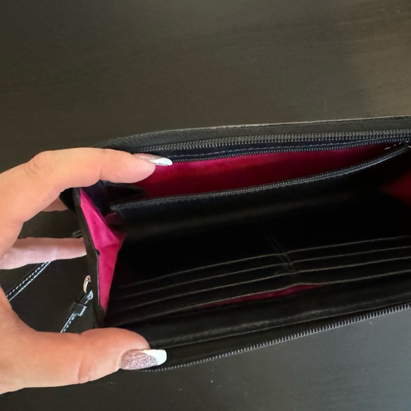 Coach Clutch with Vibrant Hot Pink Interior - Picture 4 of 4